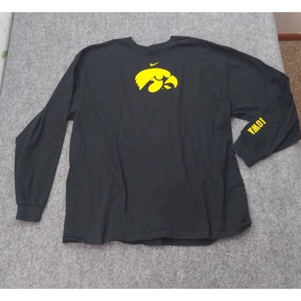 Iowa Hawkeyes Nike Shirt Mens 2XL XXL Black Logo Long Sleeve Tee Center Swoosh